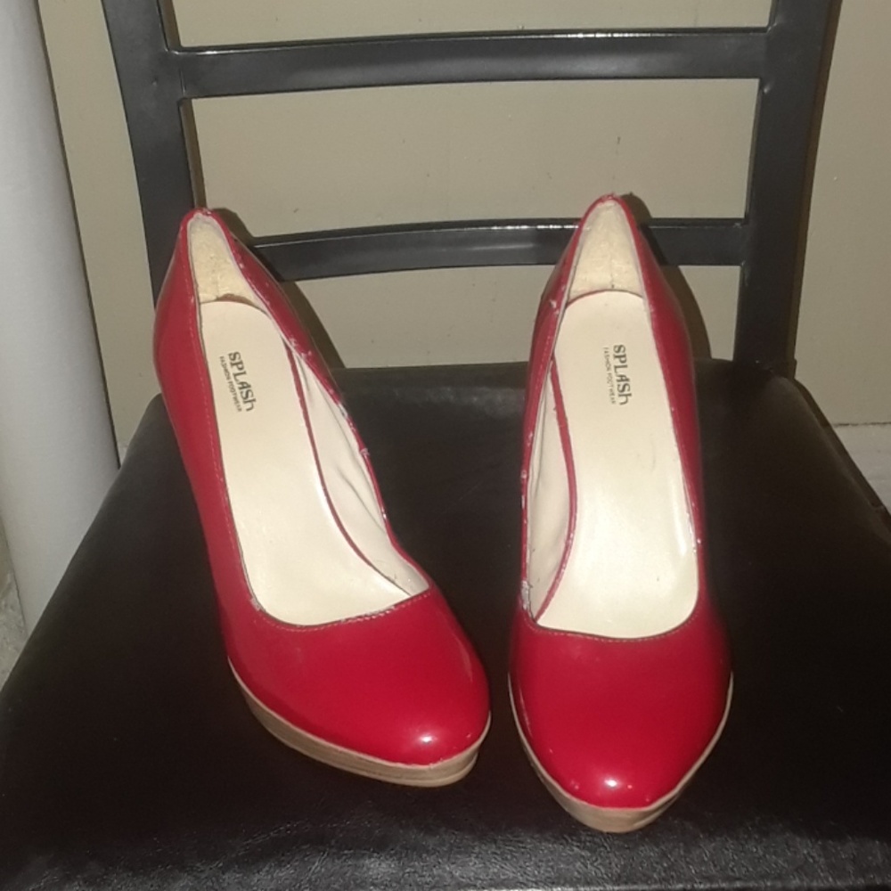 Red pumps - Picture 2 of 7